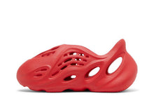 Load image into Gallery viewer, adidas Yeezy Foam RNNR Vermillion (Kids)