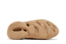 Load image into Gallery viewer, adidas Yeezy Foam RNR Clay Taupe