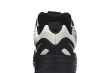 Load image into Gallery viewer, adidas Yeezy Boost 700 MNVN Bone (Kids)