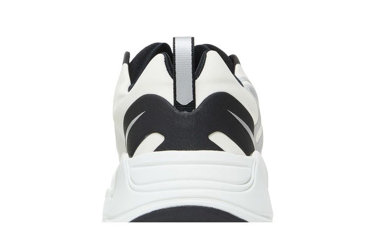 adidas Yeezy Boost 700 MNVN Laceless Analog