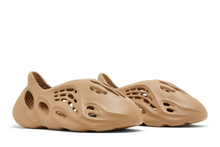 Load image into Gallery viewer, adidas Yeezy Foam RNR Clay Taupe
