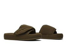 Load image into Gallery viewer, Yeezy Fleece Slide Season 7 Trench
