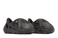 Load image into Gallery viewer, adidas Yeezy Foam RNR Onyx (Infants) (2022/2024)