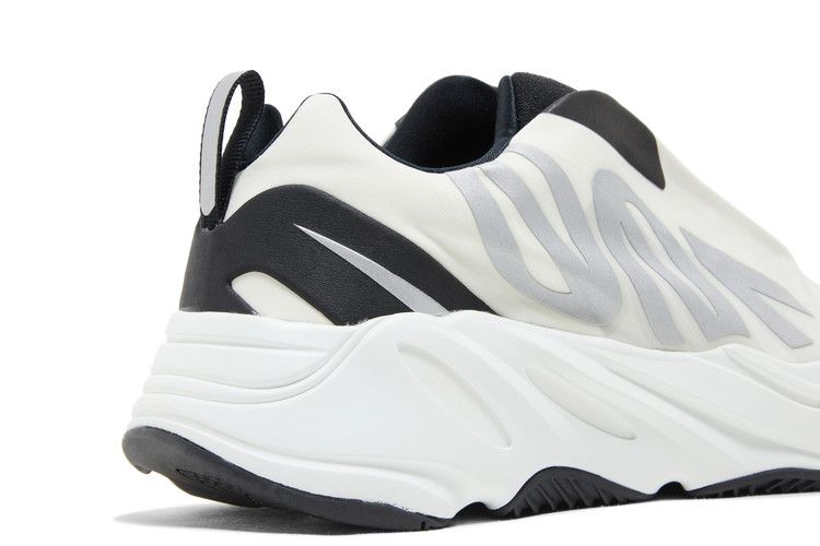 adidas Yeezy Boost 700 MNVN Laceless Analog