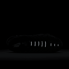 Load image into Gallery viewer, Men's Nike Air Max Plus "Triple Black"