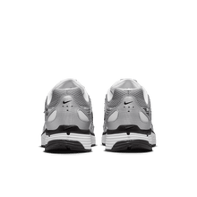 Load image into Gallery viewer, Men's Nike P-6000 "Metallic Silver"