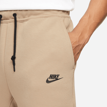 Load image into Gallery viewer, Men's Nike Sportswear Tech Fleece Joggers