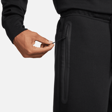 Load image into Gallery viewer, Men's Nike Sportswear Tech Fleece Shorts