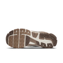 Load image into Gallery viewer, Men's Nike Zoom Vomero 5 "Mink Brown"