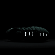 Load image into Gallery viewer, Women's Nike Air VaporMax Plus "Bicoastal Emerald Green"