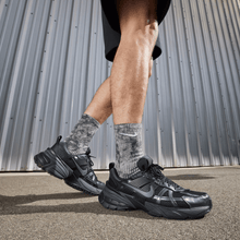 Load image into Gallery viewer, Men's Nike V2K Run "Black Anthracite"