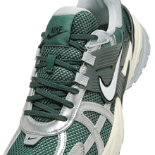 Load image into Gallery viewer, Men's Nike V2K Run "Vintage Green"