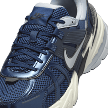 Load image into Gallery viewer, Men's Nike V2K Run "Obsidian Thunder Blue"