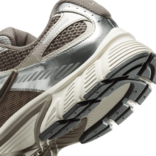 Load image into Gallery viewer, Men's Nike V5 RNR "Cave Stone"