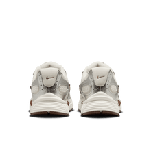 Load image into Gallery viewer, Women's Nike V5 RNR "Sail Fauna Brown"