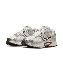 Load image into Gallery viewer, Women's Nike V5 RNR "Sail Fauna Brown"