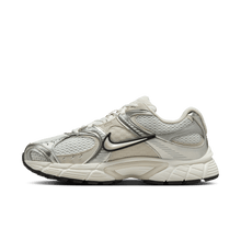 Load image into Gallery viewer, Women's Nike V5 RNR "Summit White Light Orewood"