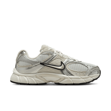 Load image into Gallery viewer, Women's Nike V5 RNR "Summit White Light Orewood"