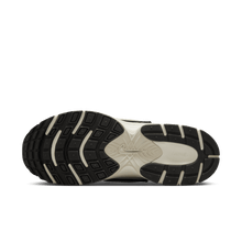 Load image into Gallery viewer, Women's Nike V5 RNR "Summit White Light Orewood"