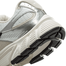 Load image into Gallery viewer, Women's Nike V5 RNR "Summit White Light Orewood"