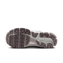 Load image into Gallery viewer, Women's Nike Zoom Vomero 5 "Chrome Platinum Violet"