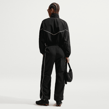 Load image into Gallery viewer, Women's Nike Sportswear Windrunner Woven Pants