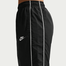 Load image into Gallery viewer, Women's Nike Sportswear Windrunner Woven Pants
