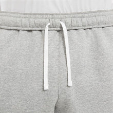 Load image into Gallery viewer, Men's Nike Sportswear Club Graphic Shorts