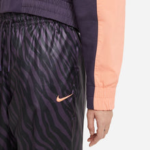 Load image into Gallery viewer, Women's Nike Sportswear Icon Clash Hoodie