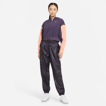 Load image into Gallery viewer, Women's Nike Sportswear Icon Clash Hoodie